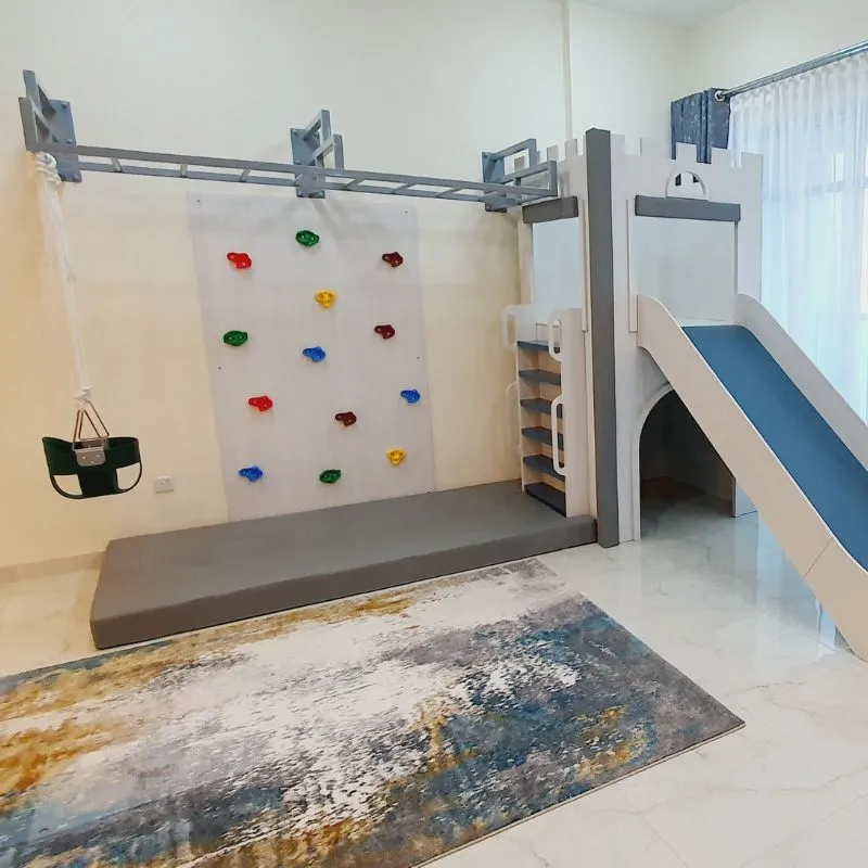 Castle Tower With Climbing Wall 2 - الصورة 2
