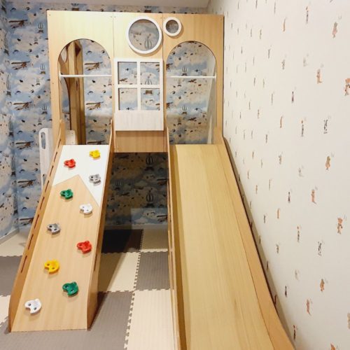 PLAYHOUSE WITH SLIDE & CLIMBING RAMP